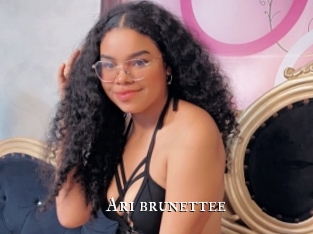 Ari_brunettee