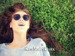 KissMeInDark cams