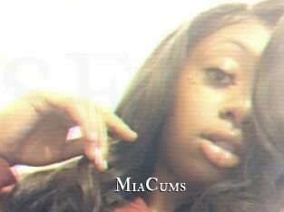 MiaCums