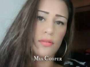 Mia_Cooper
