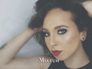 Mia_cum