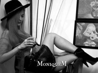 MoniqueM