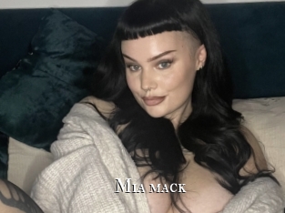 Mia_mack