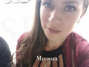 Mia_milk