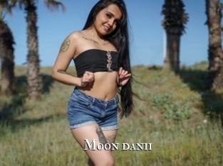 Moon_danii