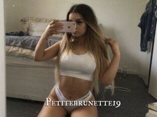 Petitebrunette19