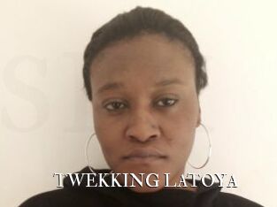 TWEKKING_LATOYA